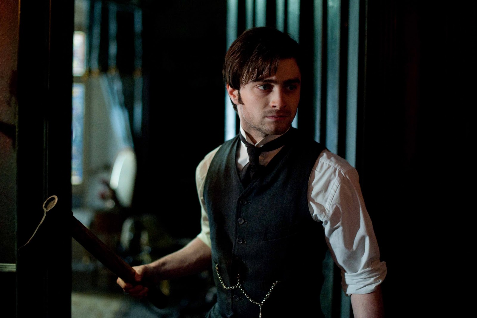 Daniel Radcliffe Spooked In New 'The Woman in Black' Trailer1600 x 1065