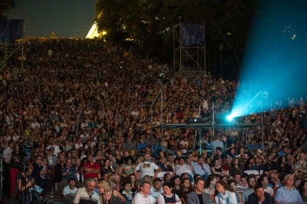 odessa-international-film-festival-20140712-hitchcock-in-ukraine-odessa-s-potemkin-steps-002-audience