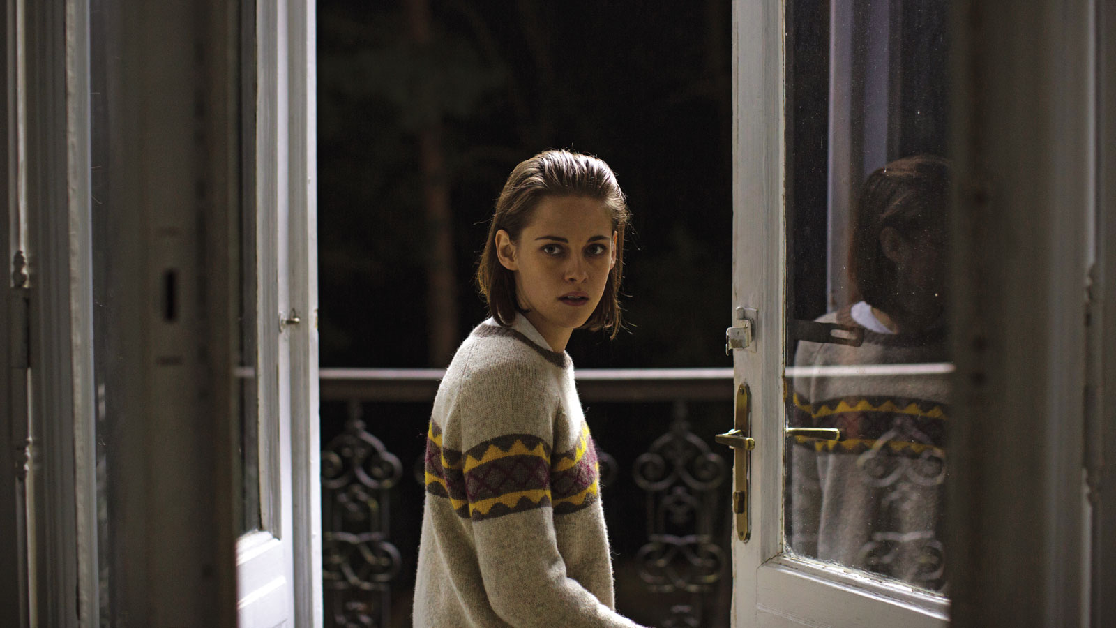 Kristen Stewart Sees a Ghost in First Trailer For Olivier Assayas' 'Personal Shopper'1600 x 900