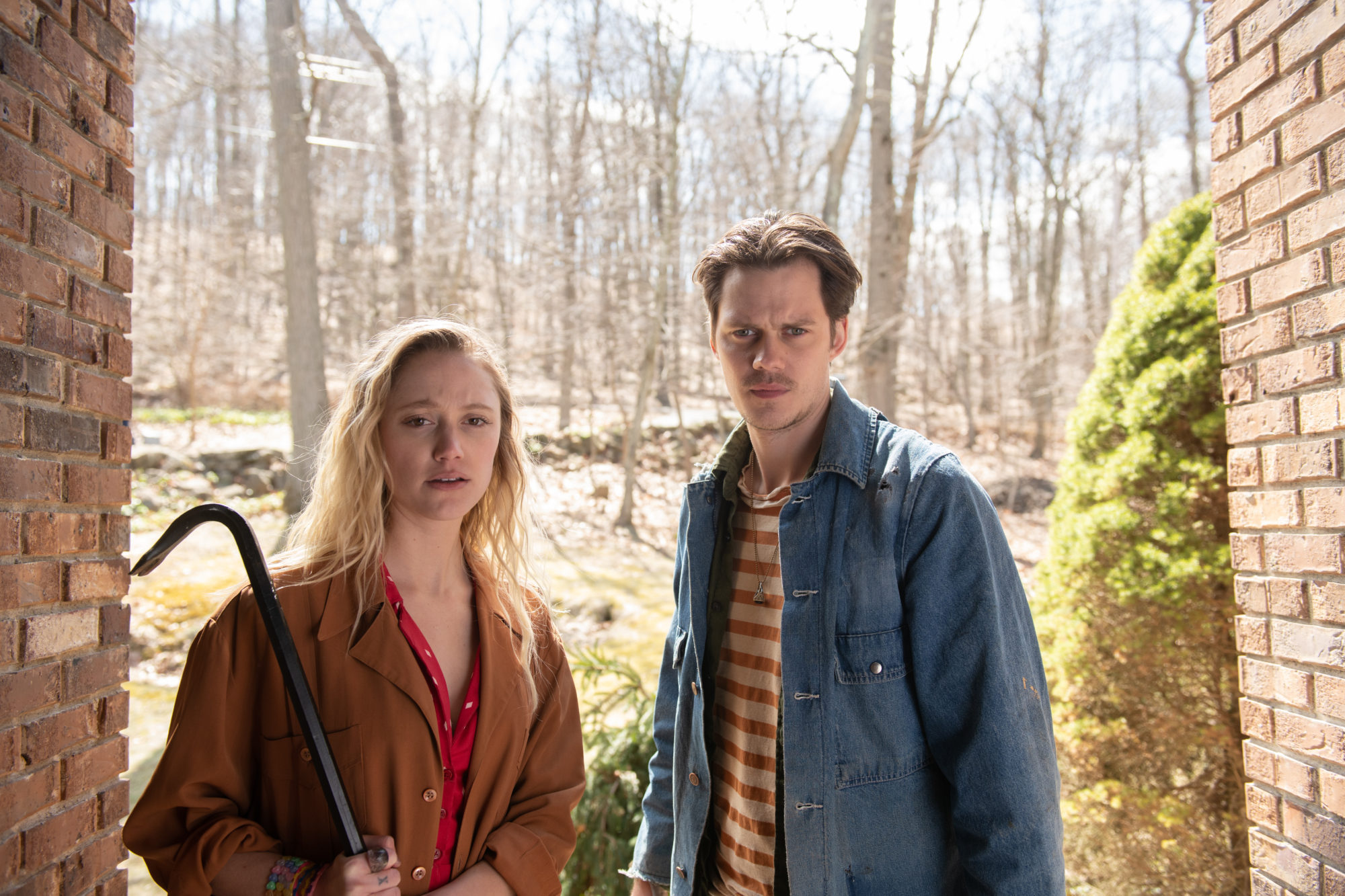 ‘Villains’ Trailer: Maika Monroe And Bill Skarsgård’s Home Invasion ...