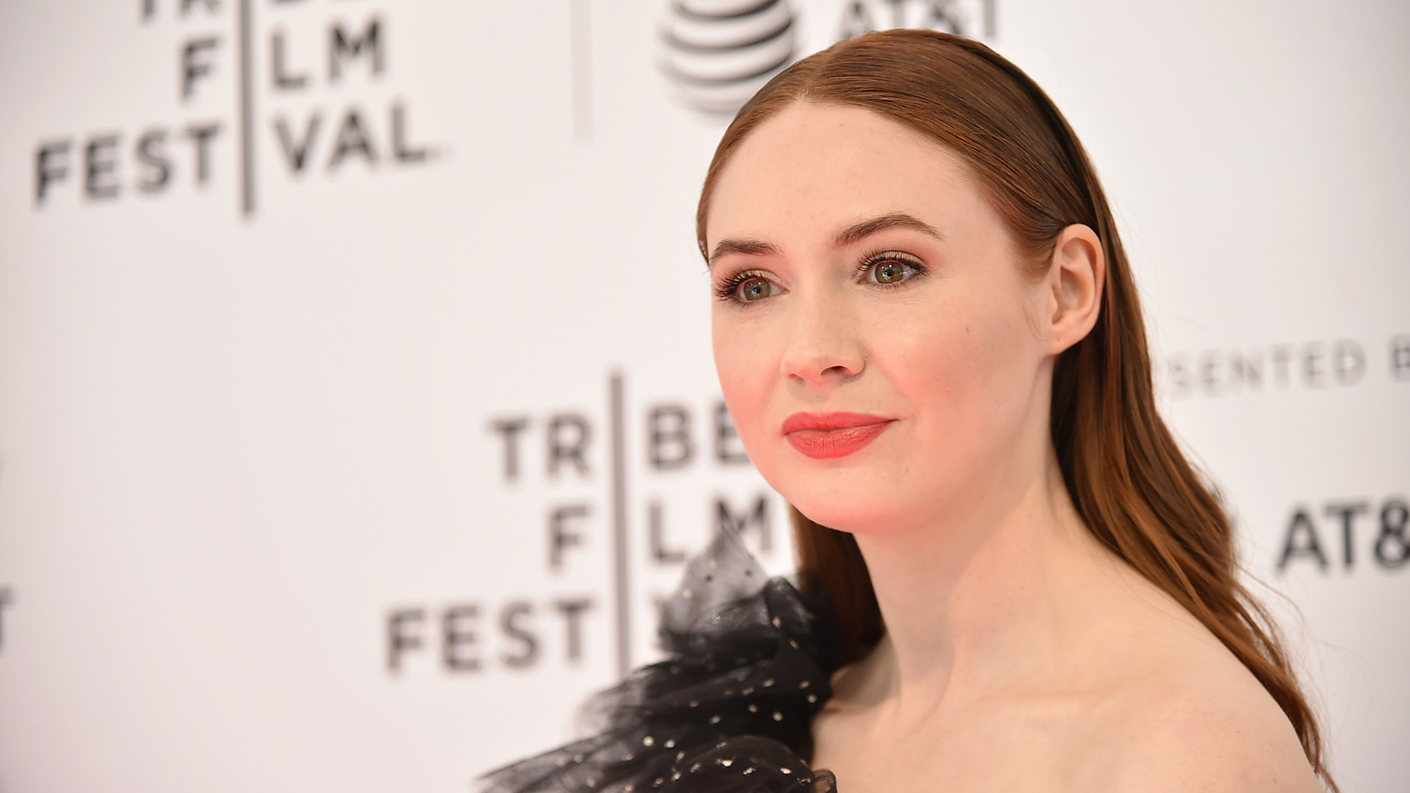 Riley Stearns Sets Sci-Fi Thriller Dual Featuring Karen Gillan vs. Karen  Gillan