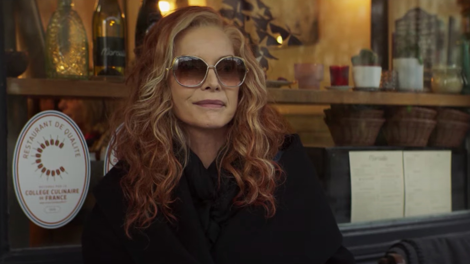 French Exit Trailer: Michelle Pfeiffer & Lucas Hedges Drift Away From a  Luxurious Life