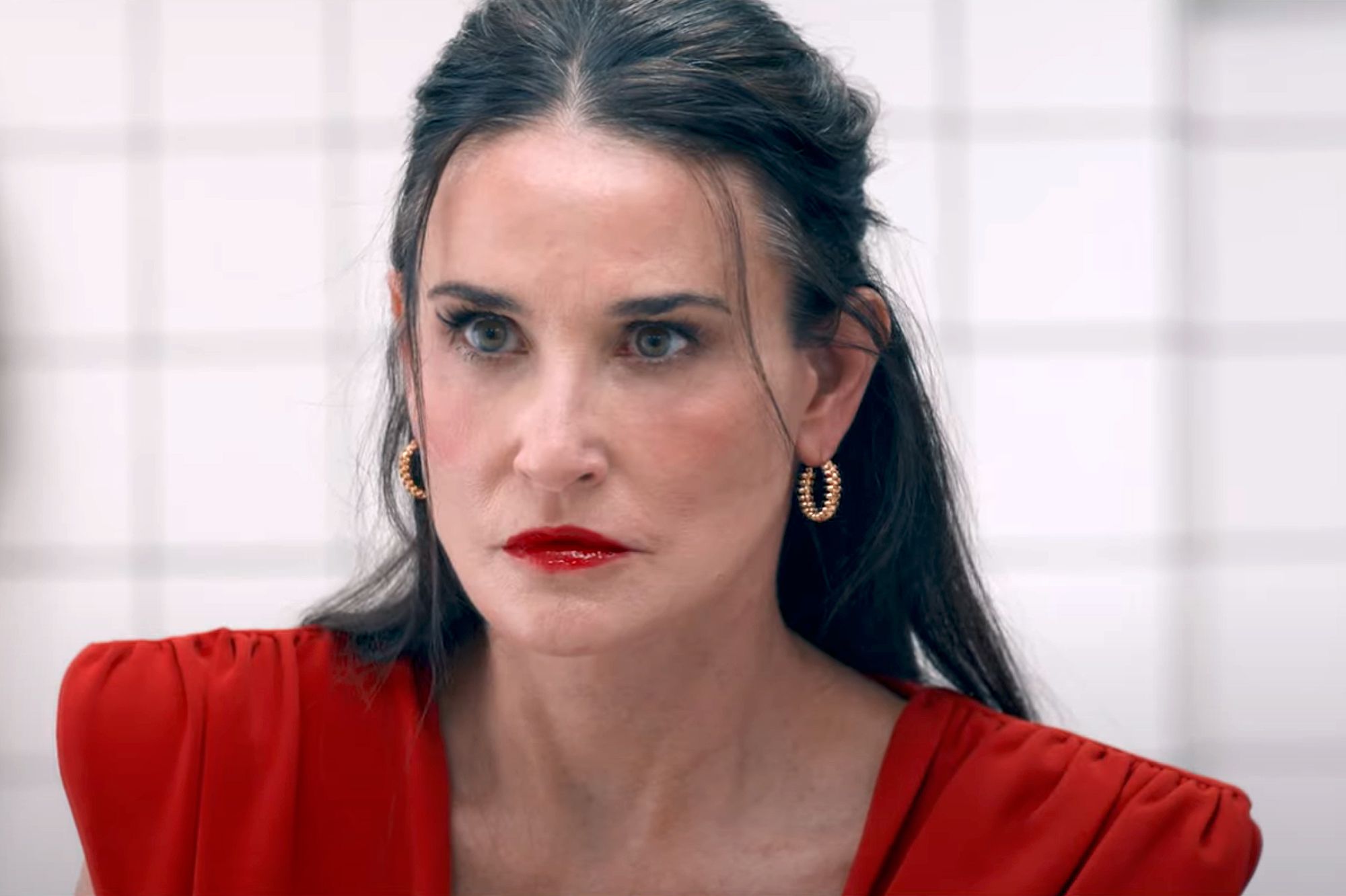 demi-moore-and-margaret-qualley-delve-into-body-horror-in-new-trailer