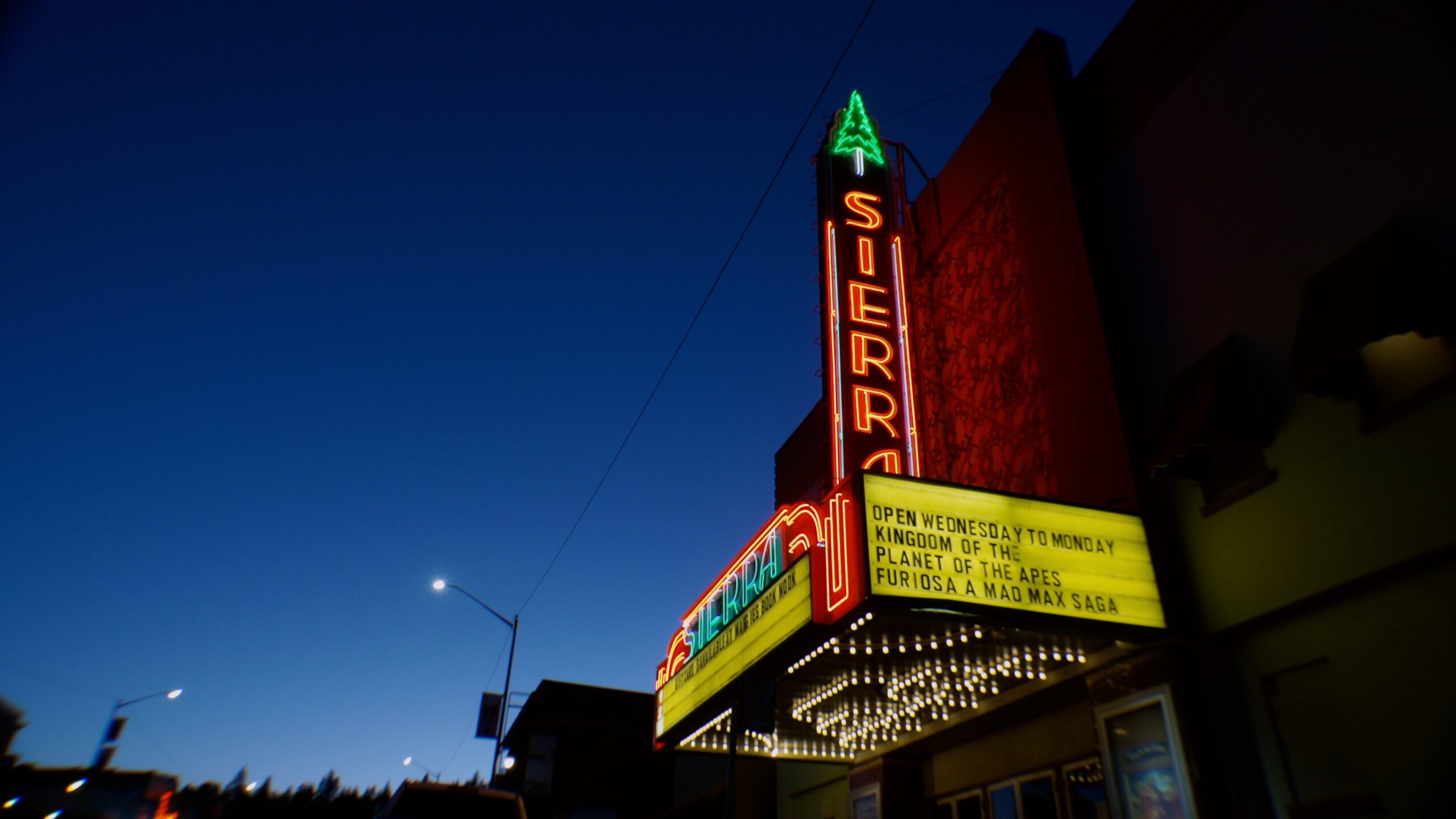 Exclusive Trailer for The Last Picture Shows Takes a Road Trip Through American Movie Houses